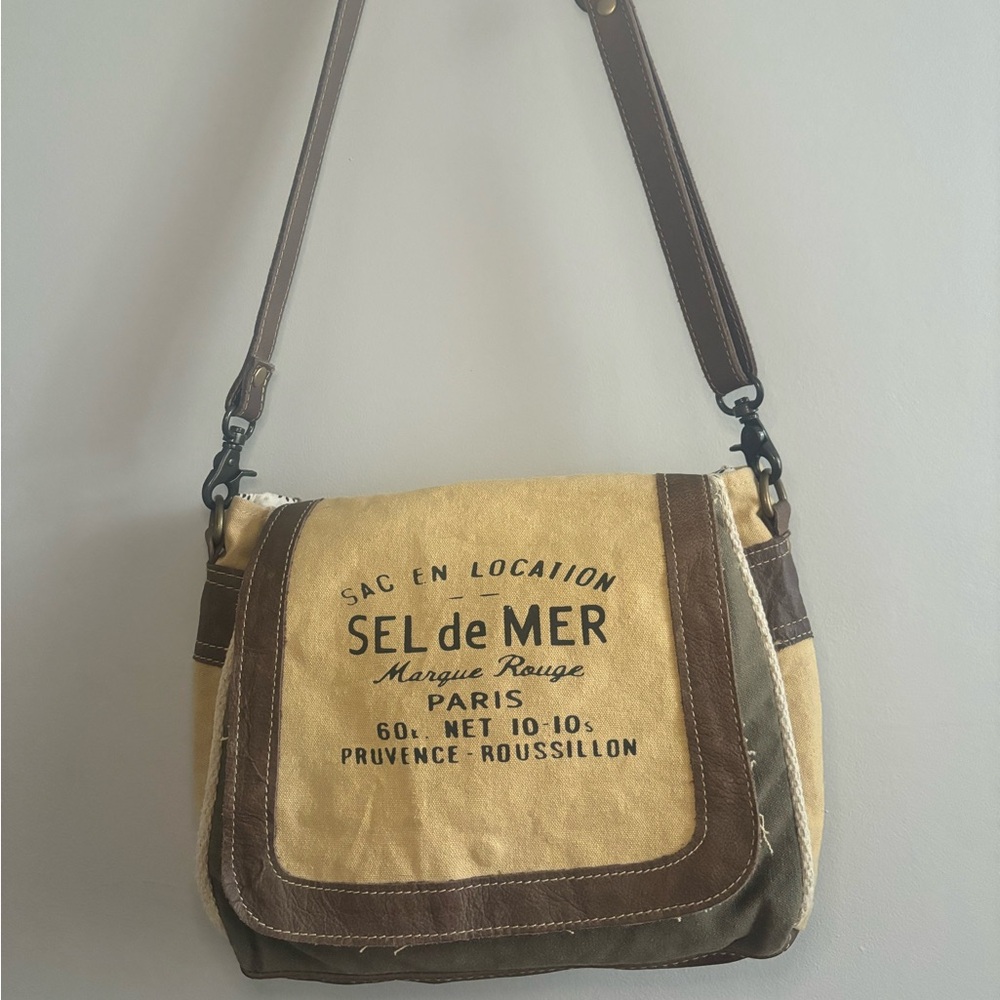 Myra Bag Paris Messenger Bag